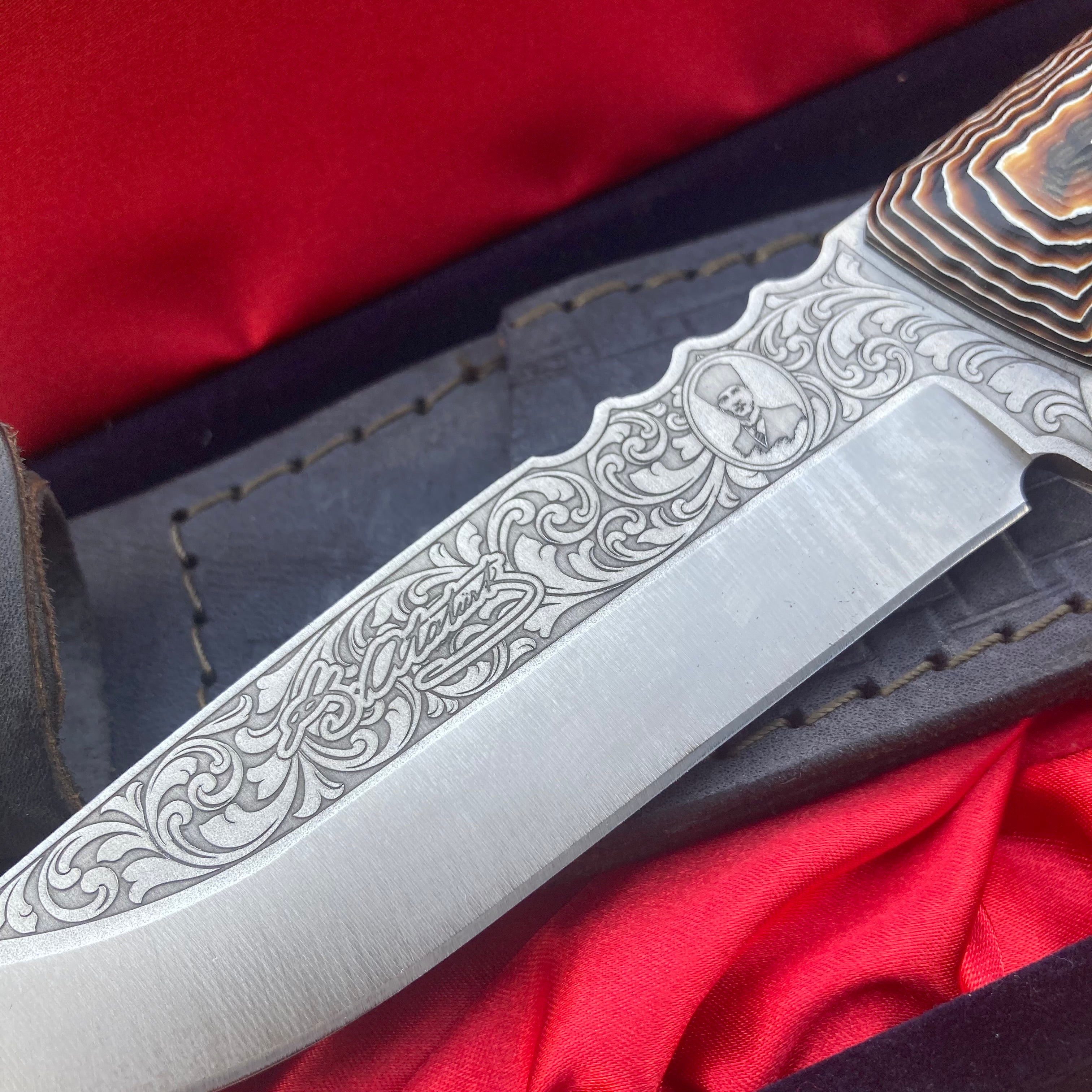Atatürk İmzalı Gravür İşlemeli Model 25 CM