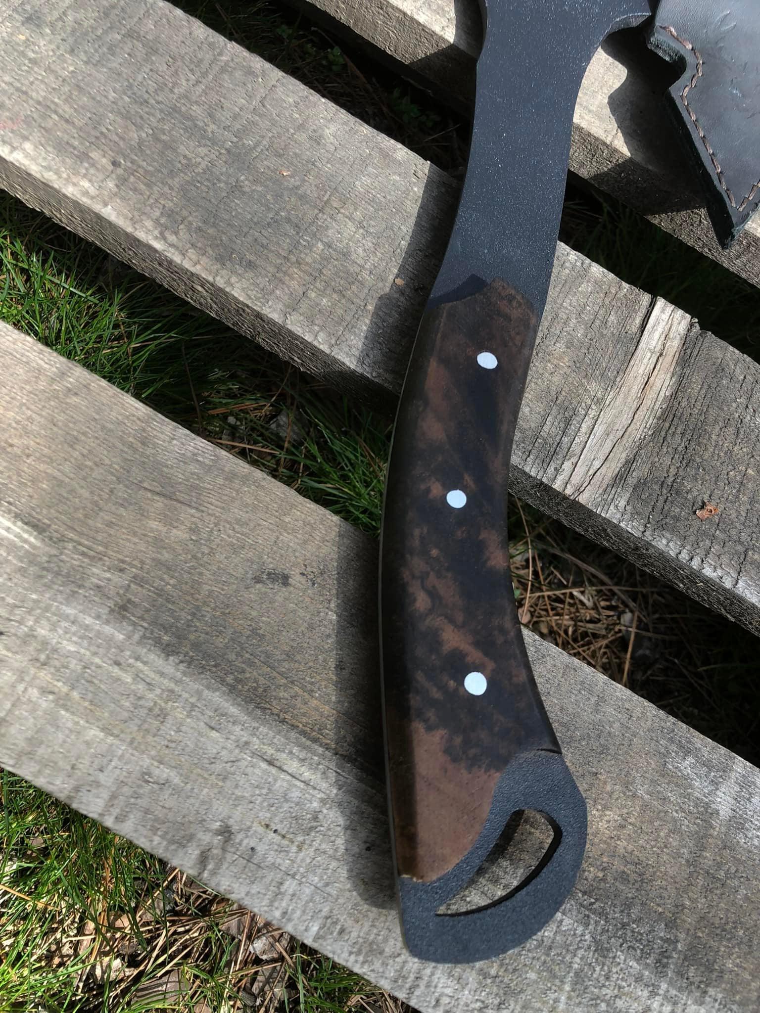 Kamp Baltasi Karbon Çelik Ceviz Sap 32 CM