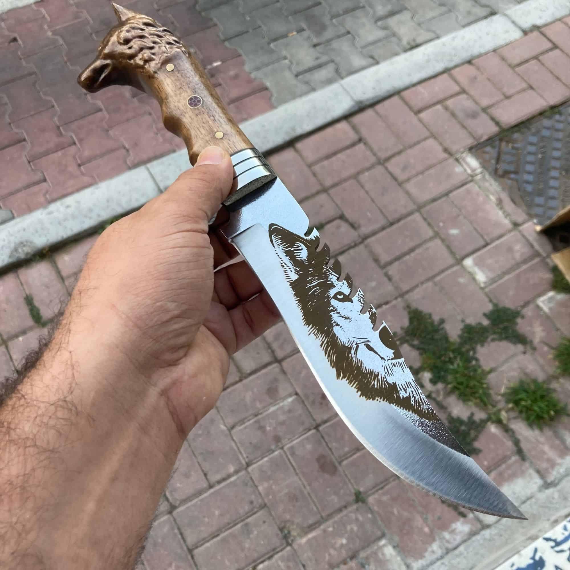 Kurt Başlı Tırtıklı Av ve Kamp Bicaği 33 CM