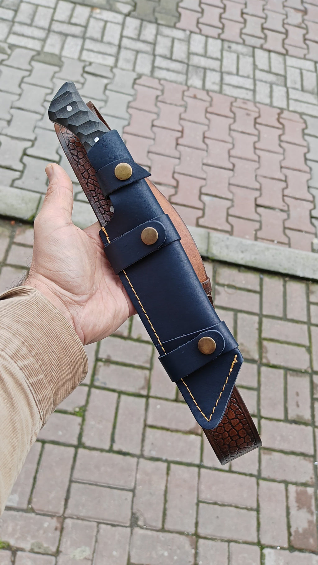 Kompakt Sap 30 CM Yatay ve Dikey Konumlu Hakiki Deri Kılıflı Outdoor Av ve Kamp Bıçağı